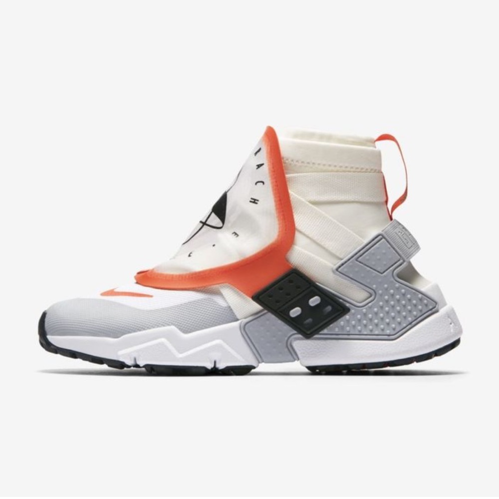 NIKE AIR HUARACHE GRIPP MEN “SAIL & TEAM ORANGE & WOLF GREY
